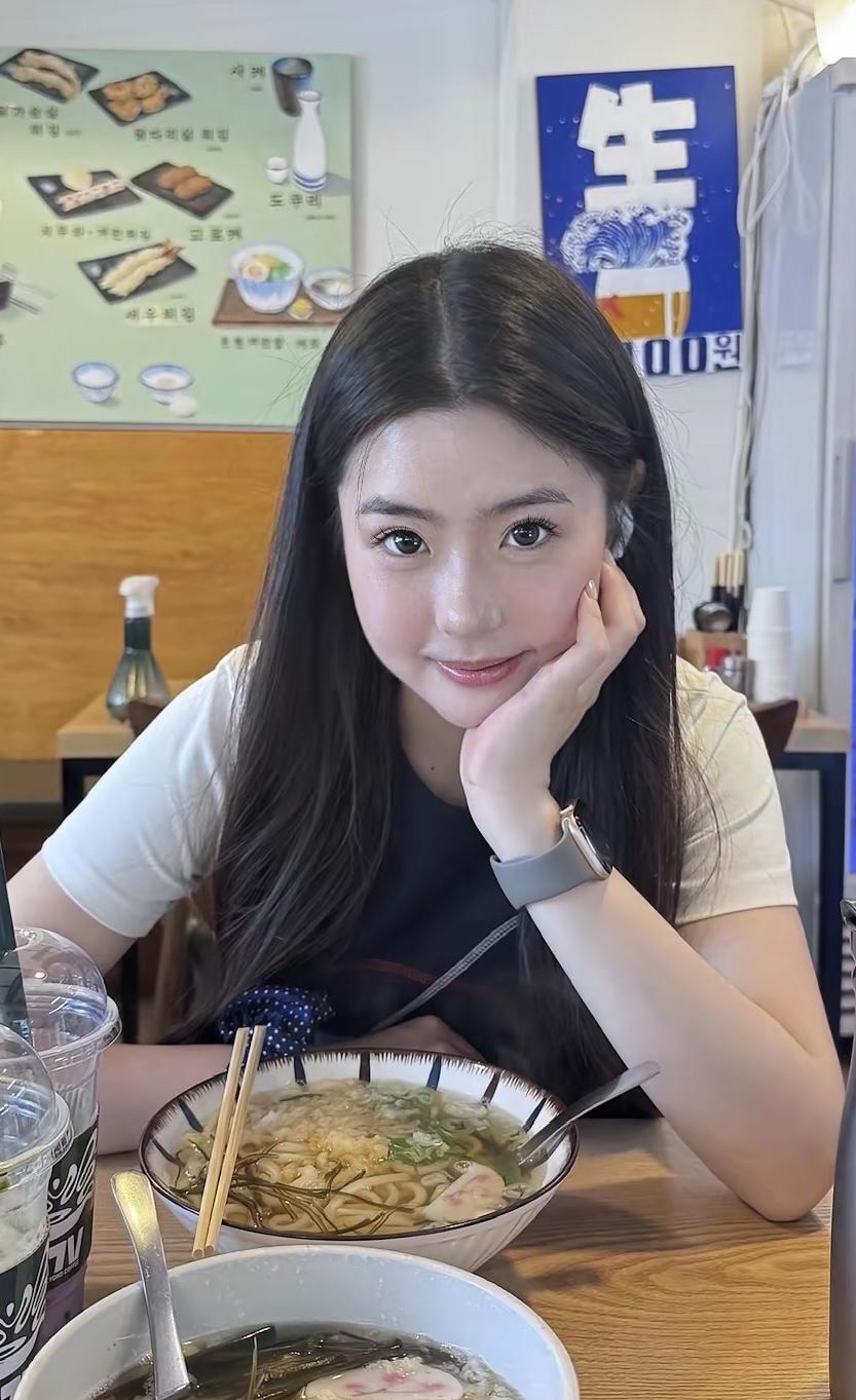 美女究竟能有多美美女必须要漂亮，素颜也漂亮，身材比例好