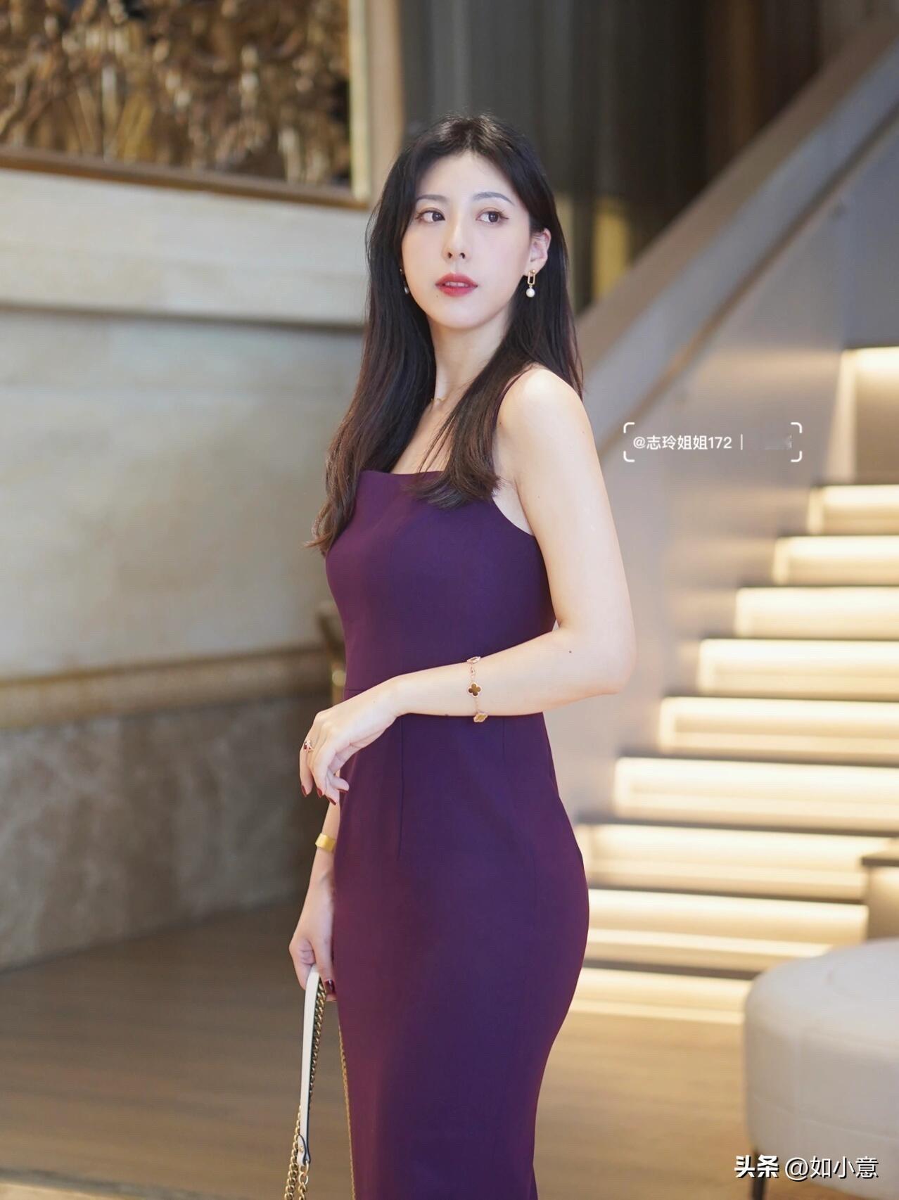 高级感穿搭| 🔮这条浪漫紫连衣裙太气质啦~
这条万年不过时的吊带裙上身好气质