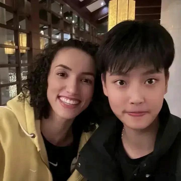她才是被加比钦点的“小加比”
       加比是巴西女排著名的主攻，在“高妹林