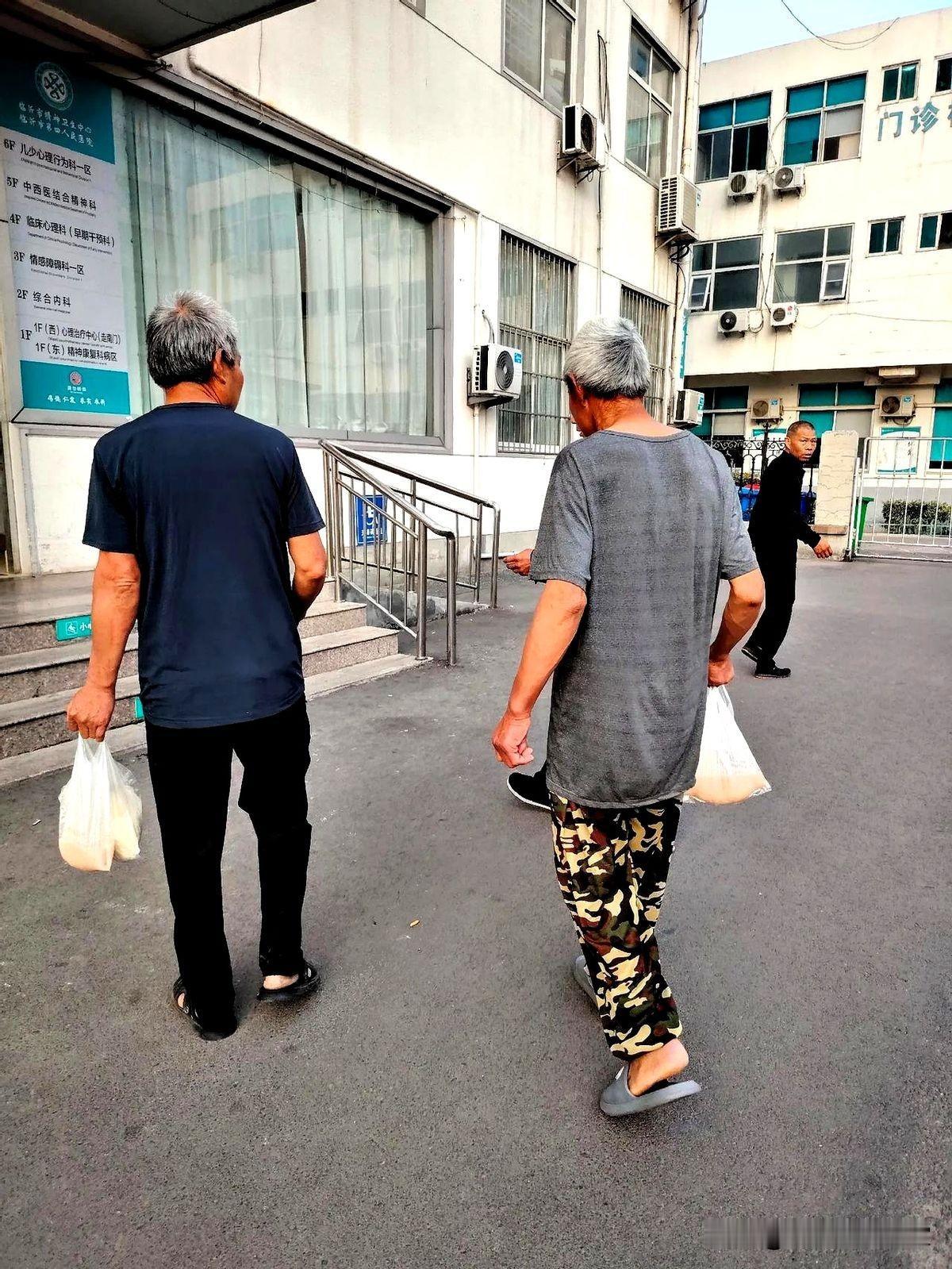 没想到现代农村人的传统观念变化这么大，昨天下午听邻居讲到这样一件事，不由地让人叹