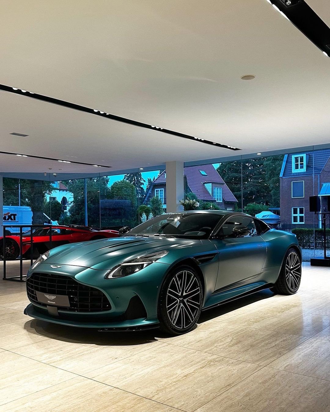 阿斯顿·马丁 DB12 ​​​