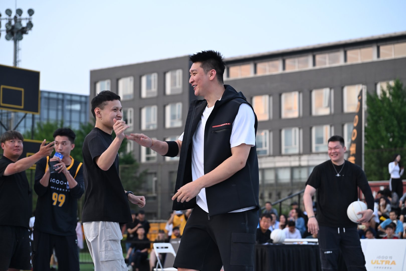 没想到大学生是孙悦今日份赛场极致惊喜！打卡iQOO×NBA高校篮球赛北大总决赛，