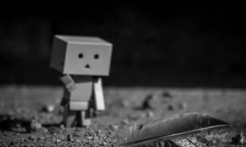 今天收了一根光头阳线，但是这个收盘点位4016.33点，有点莫名其妙，许多朋友把