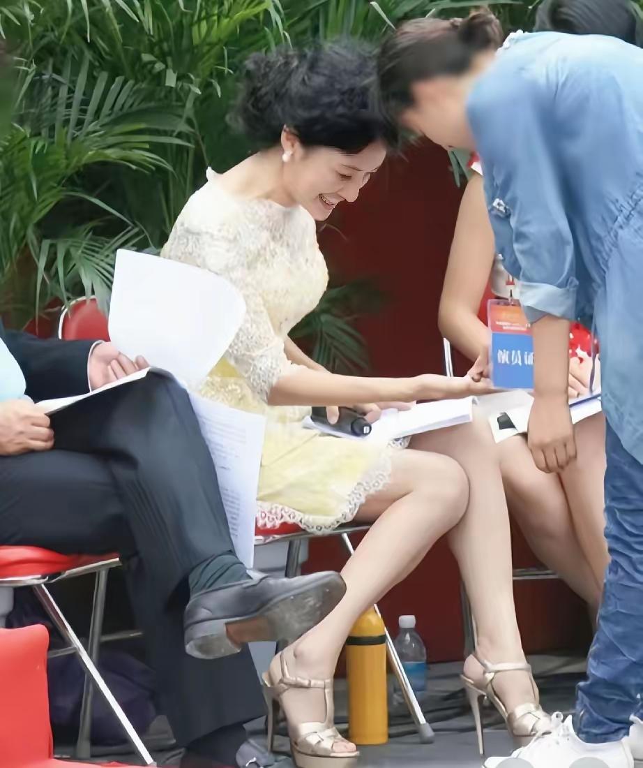 原来央视主持人私下也这么拼穿搭啊。