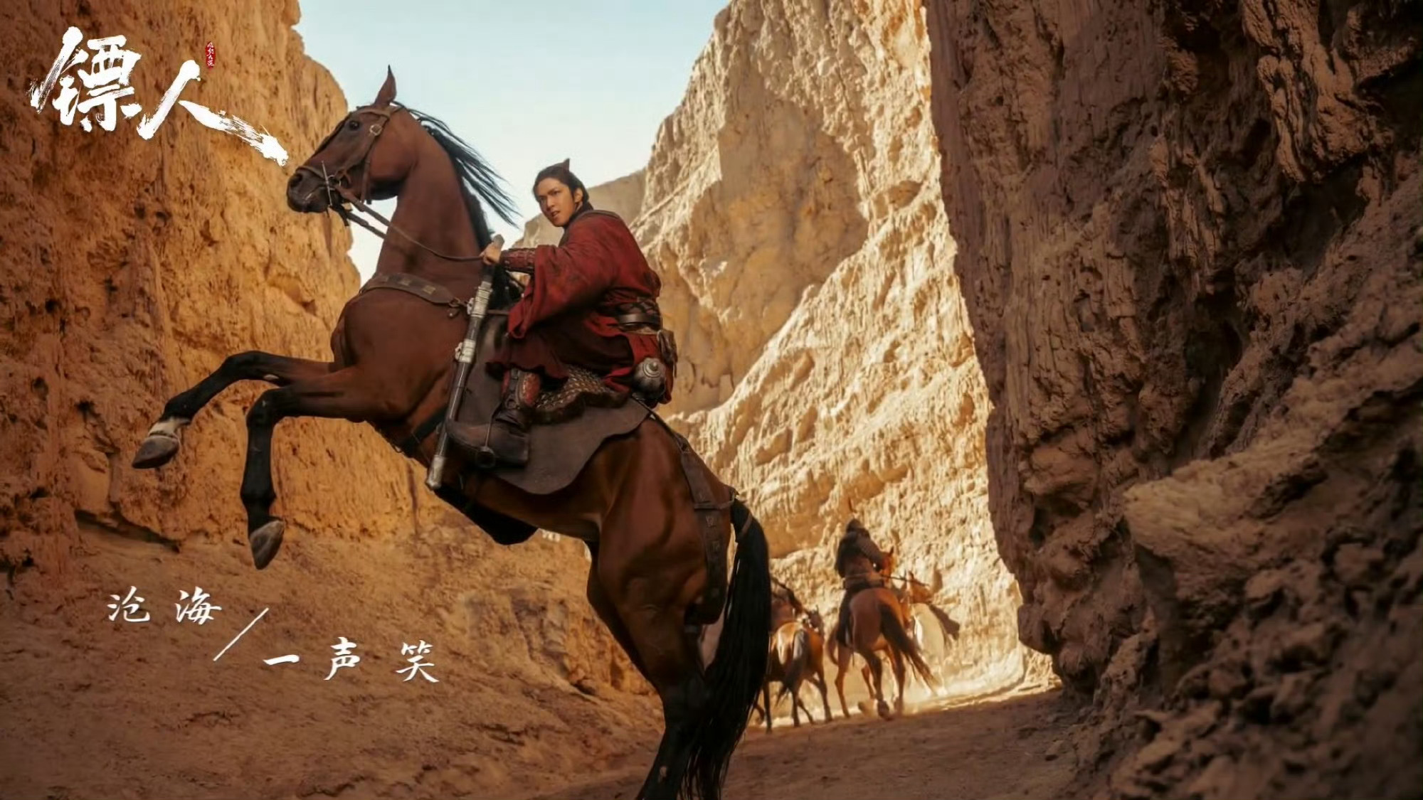 刘耀文大年初一江湖见新放出来的三张剧照好有港片武侠质感！到底谁能不期待刘耀文的打