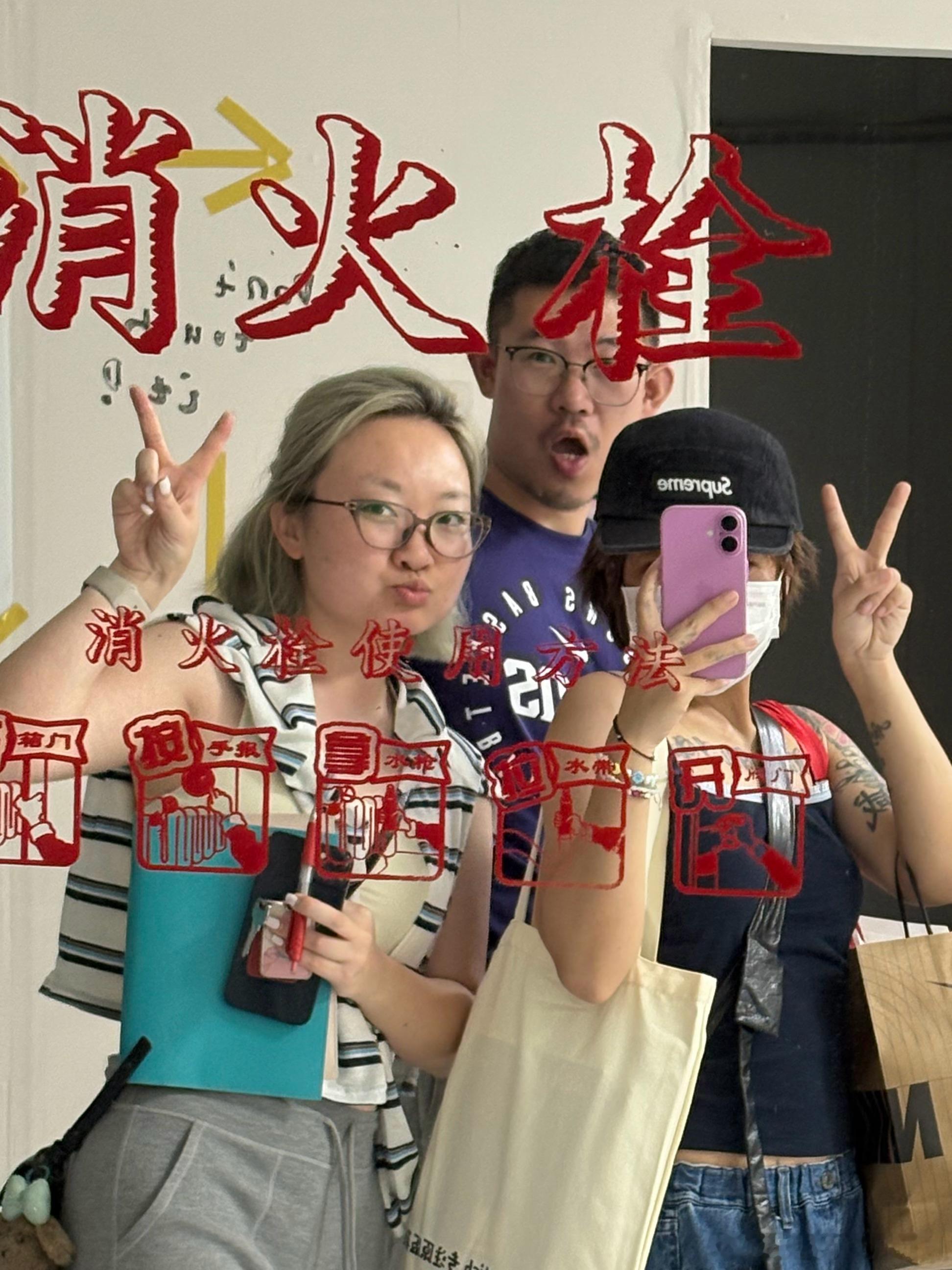 又一个阶段结束了，感谢你们在身边，爱你们。朋友真真切切的爱让我觉得幸福。 