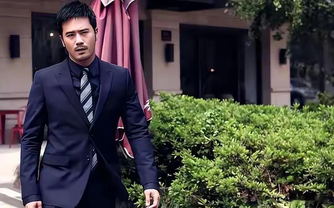 陈亦飞娶小3岁谭维维，46岁儿女双全，看似“靠她养家”，实则凭借的是真诚、包容与