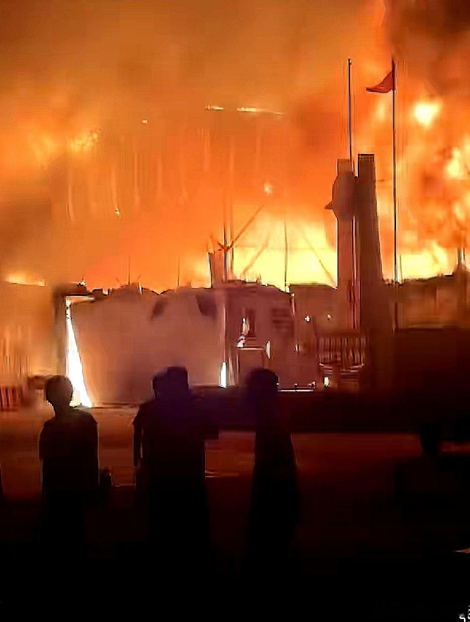 工业园区着火了 