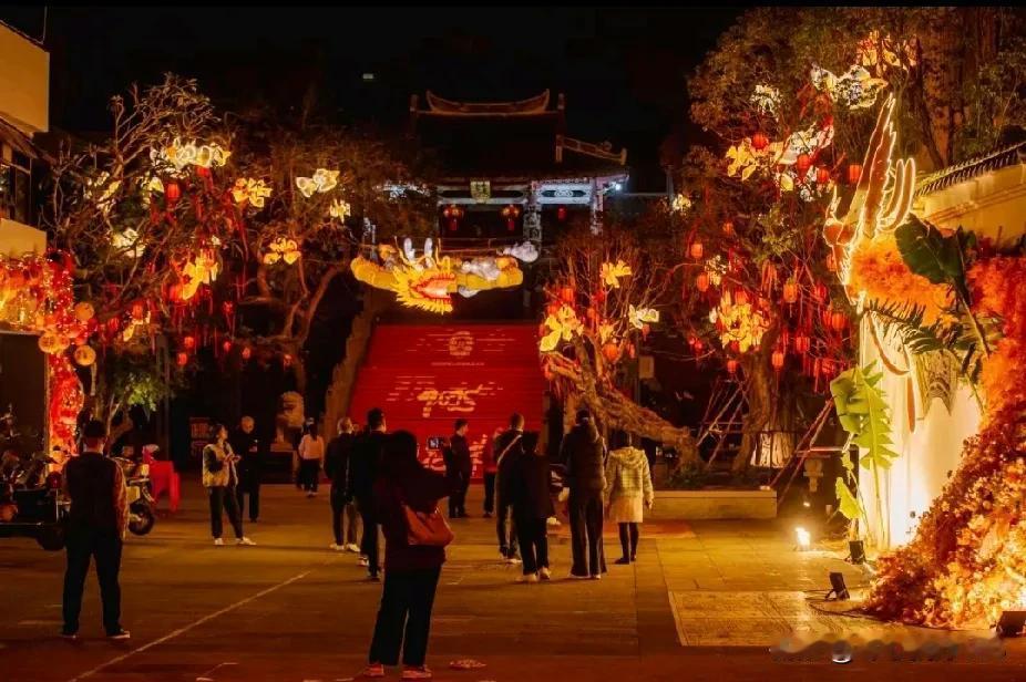 都说大城市的年味儿越来越淡，那就来古城吧，一起感受府城琼台福地浓浓的年味儿。
