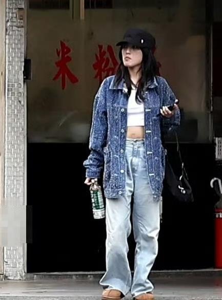 疑似曹格新恋情 与吴速玲官宣离婚四年的曹格被发现搭上了“小姐姐”新女友。从新女友