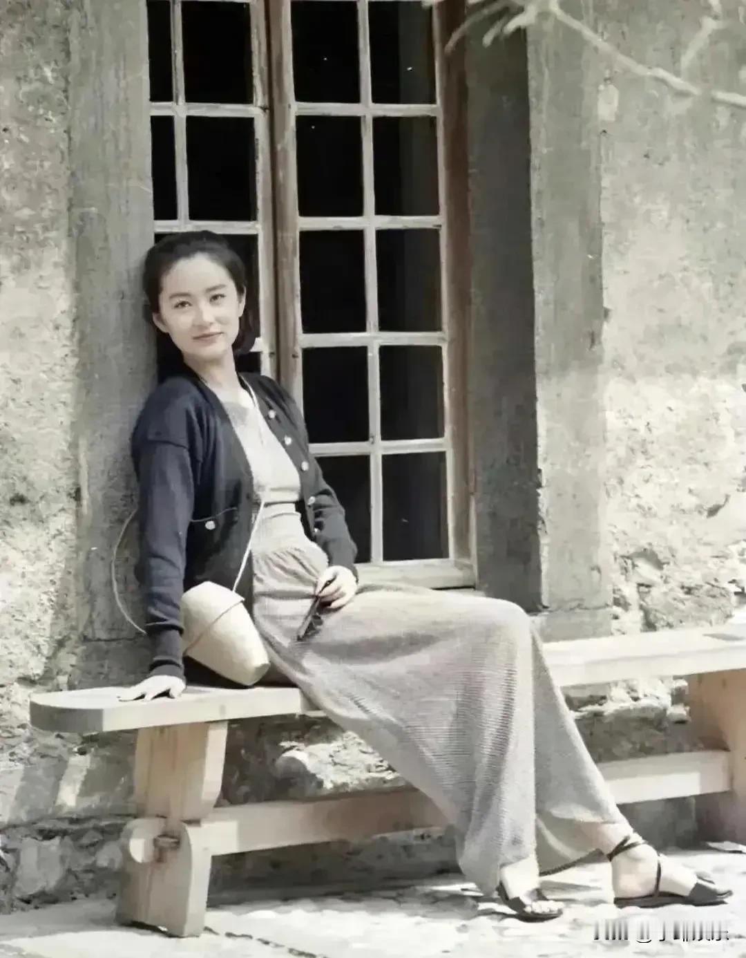 林青霞36岁的时候依旧美的冒泡儿！她不同年龄段有不同的韵味。美若天仙，娱乐圈不可