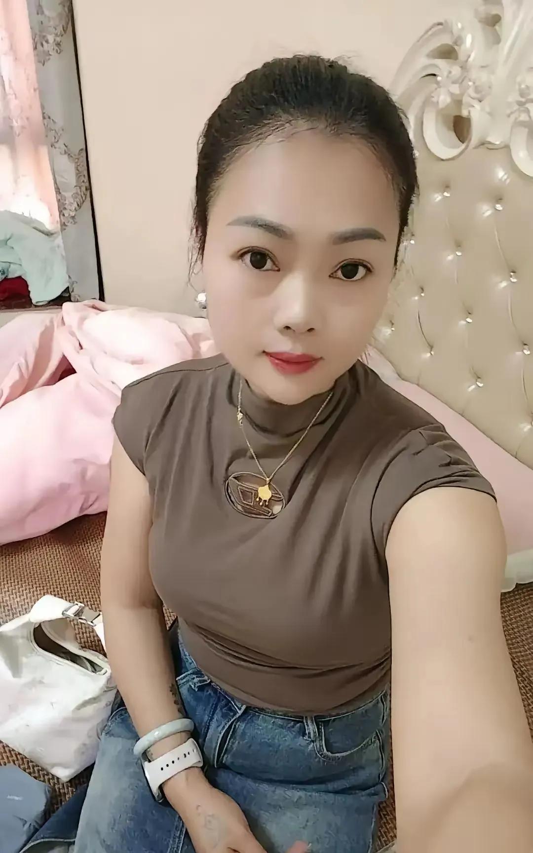 我老公是入赘到我们家的，每个月工资5000块。以前总觉得他没出息，分房睡，根本不