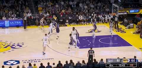 他怎么了！史密斯三分球6中5，他已经21分！国王vs湖人