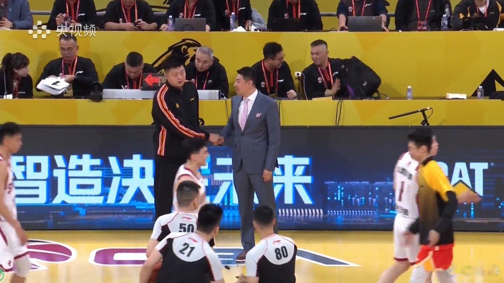浙江广厦升起总冠军旗帜之夜，也拿下了和山西队的新赛季揭幕战。同时，山西战胜广厦拿