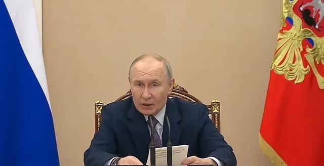 秦安：特朗普真怂了！电话求助普京，谈及俄罗斯特别行动推进顺利说明什么？我不说特朗