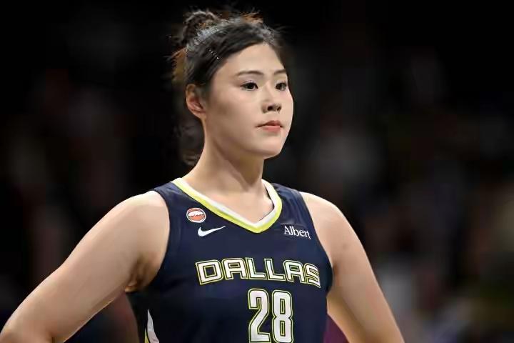 李月汝回国主要是为了养伤恢复身体，对抗没那么激烈，边打球边恢复，还顺带帮国家帮自