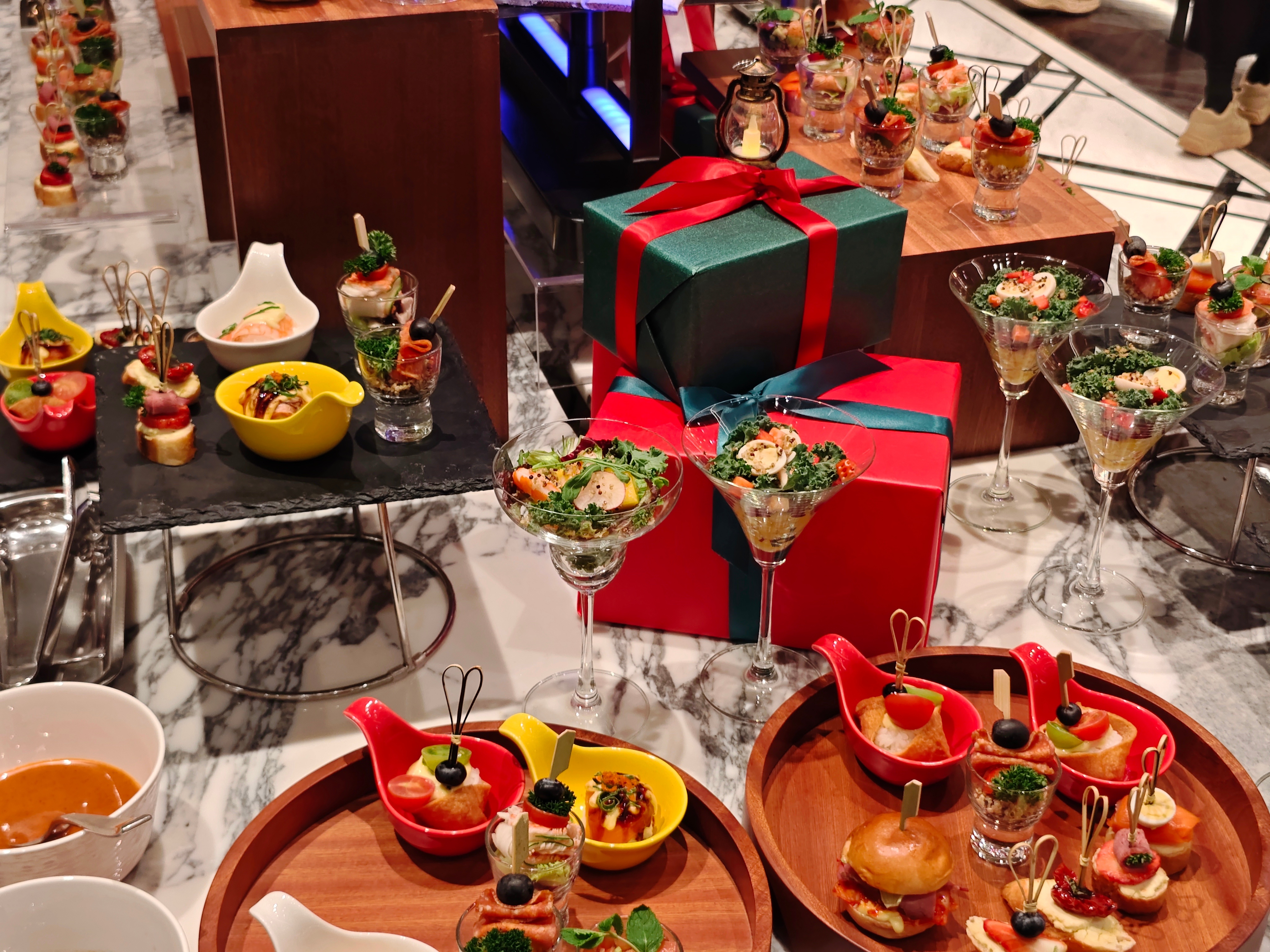 酒店的圣诞节氛围很浓郁哇！大家都恰了吗