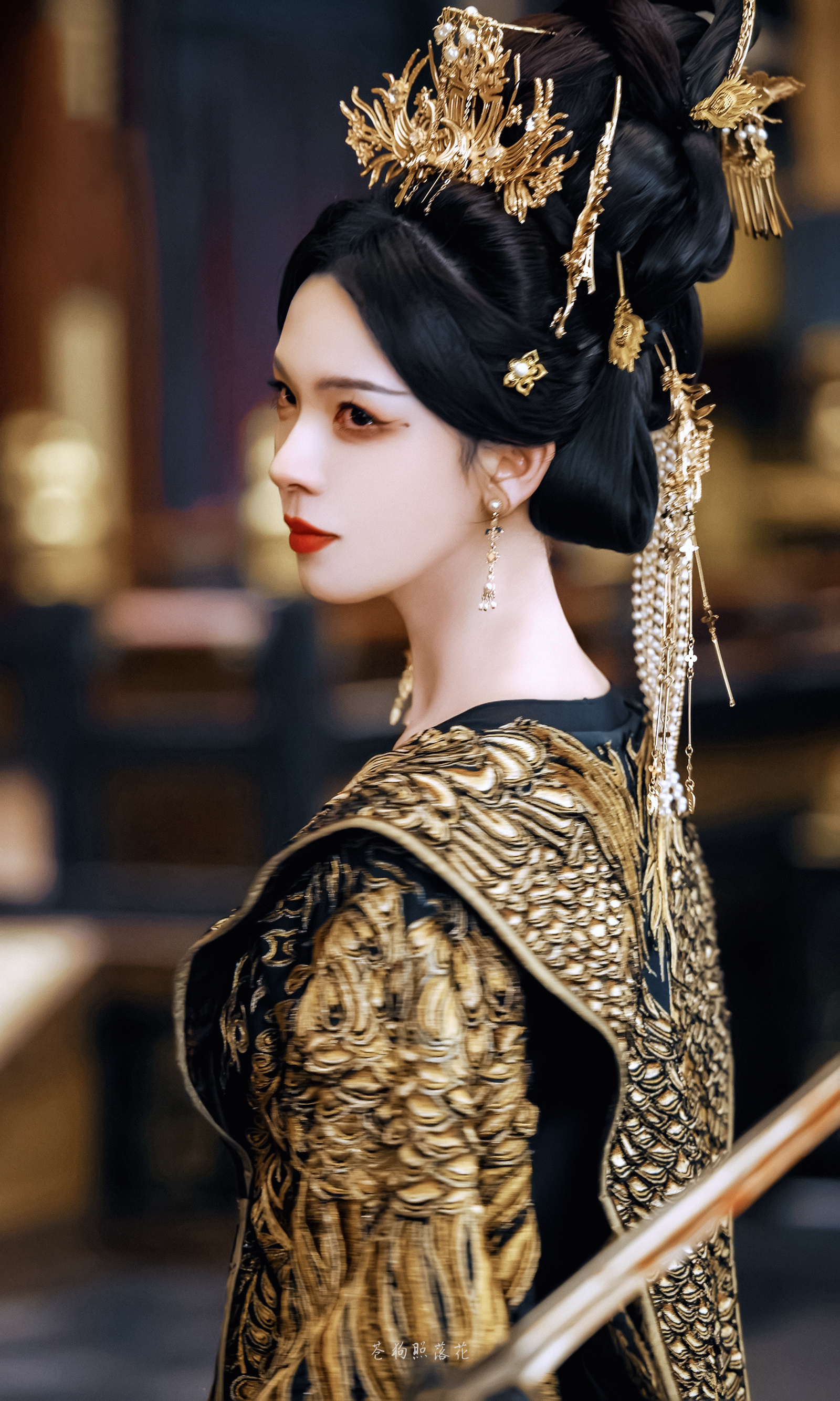 陈瑶 《照镜辞》周若兮壁纸-黑衣（黑金） ​​​