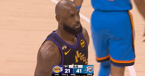 这一球，吹了詹姆斯三分球犯规，对方3罚全中。 