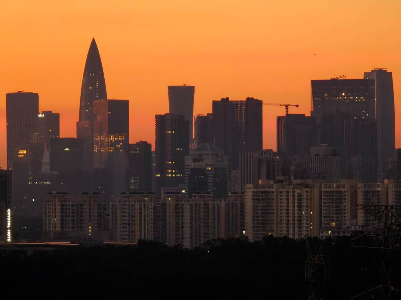 发现没？前三季度深圳市的集成电路和人工智能相关产品出口金额位居我国城市第一名，成