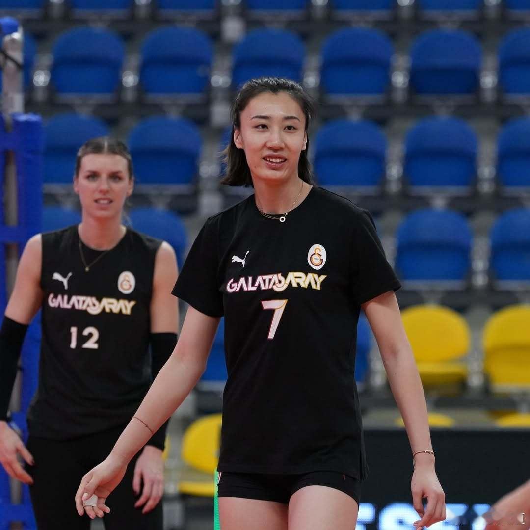 王媛媛王媛媛留洋第一季王媛媛和加拉塔萨雷队队友在比利时的训练掠影，明天凌晨03: