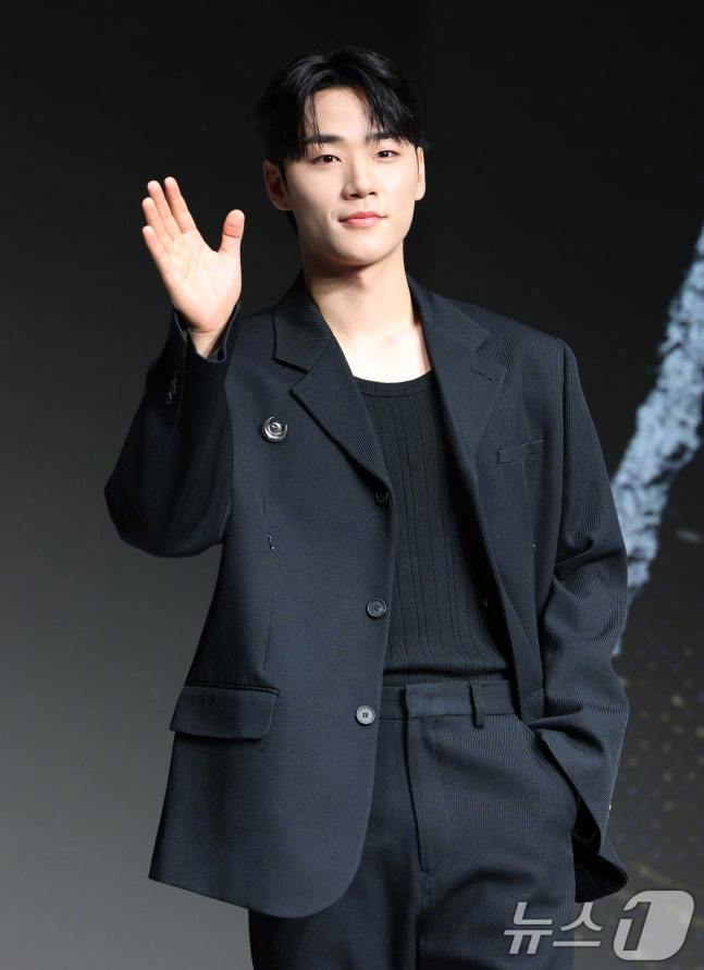 李珉载 有望出演Netflix新剧不要翻越围墙 ，合作文相敏申诗雅申有娜  。该