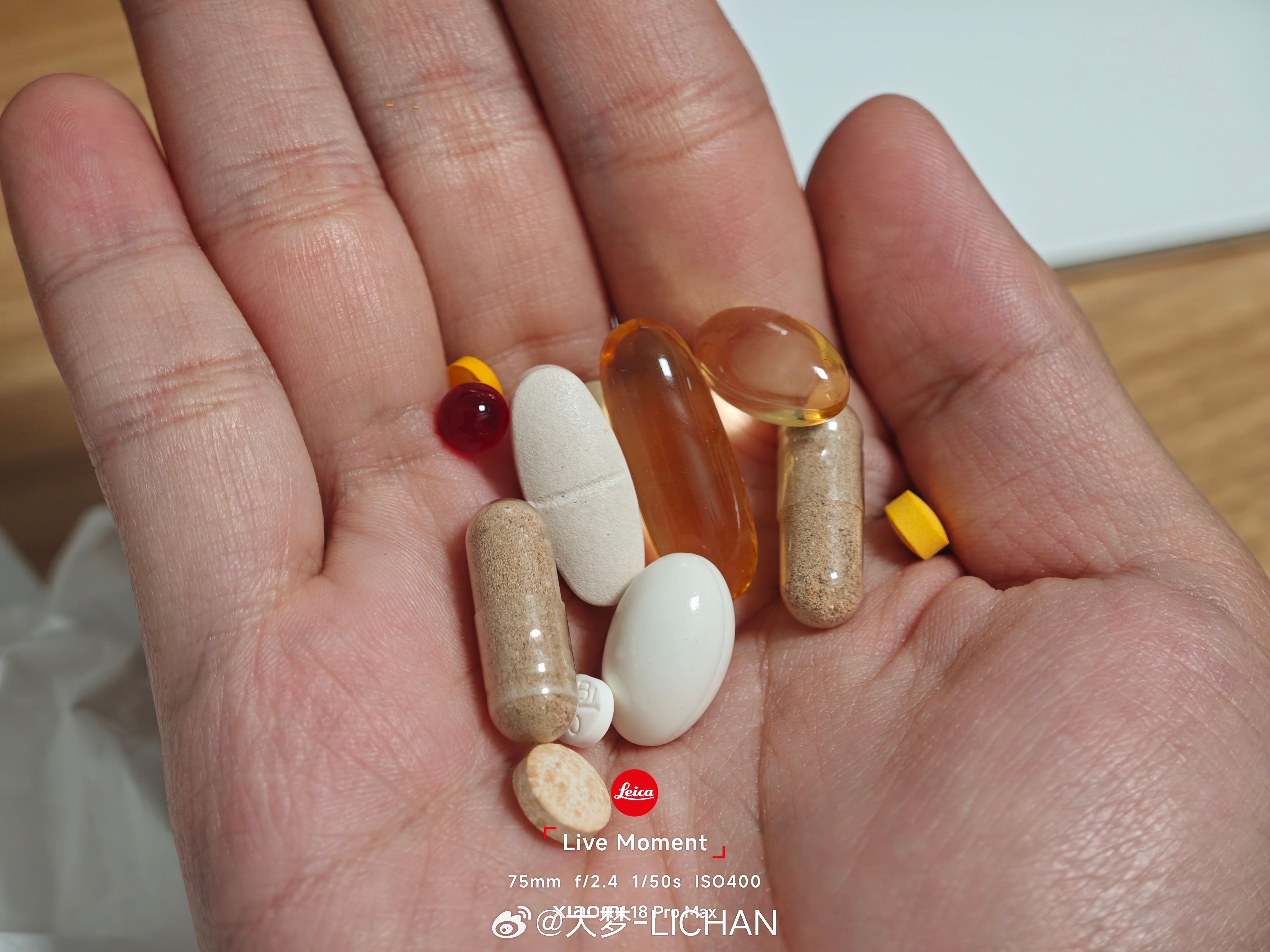 这人定期给我喂的药，大家说她是不是要毒死我？[淡淡的] ​​​