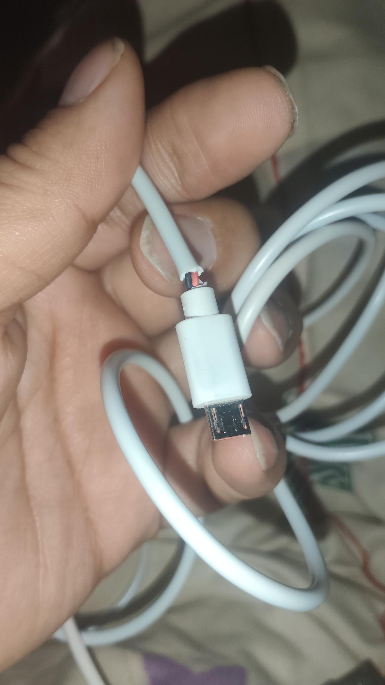 现在这线的质量怎么还是这么差呢？
一年得买10多根，每一根都用不长时间，坏的地方