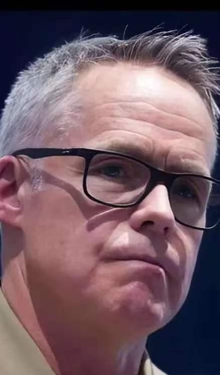 美伊战争第四天，没想到美国海军情报局局长却对中国说了这样一番话！
美媒彭博社3月