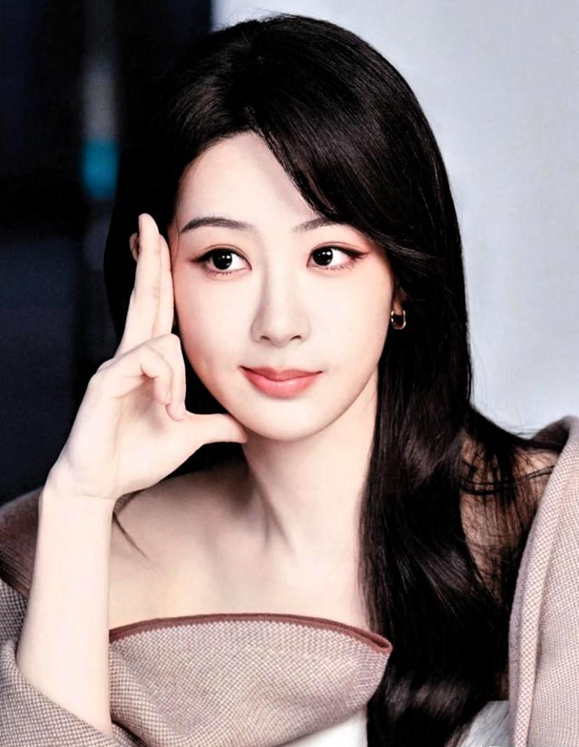 杨紫这文章一发，《人民日报》都给她站台了？
内娱这回真要变天了！
说真的，当别的