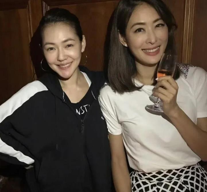 小S闺蜜贾永婕晒出和马龙合照，女神一秒变成花痴。
 
贾永婕太聪明了，出色的表现