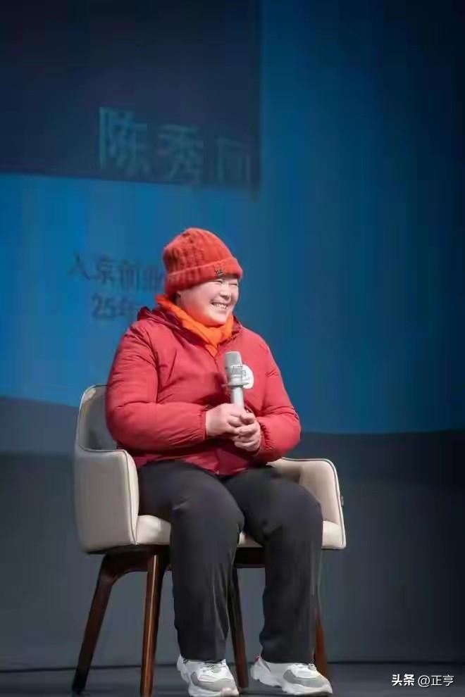 “鹅腿阿姨”：北大讲台上的“光”，烤炉里的谎
 
这几天，全网的心跳，都卡在了那