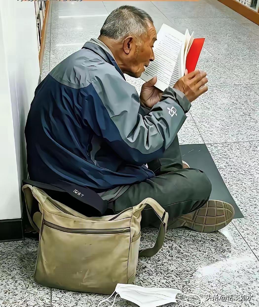那份投诉单皱巴巴地躺在杭州某个社区的办公桌上，纸张边缘都卷起来了，像被人反复捏过