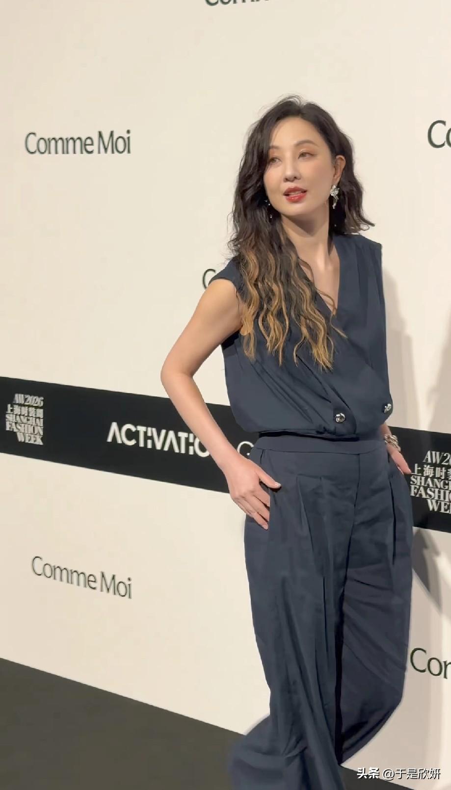郑希怡上海时装周状态封神！43岁御姐气场拉满，网友：这才是熟女天花板
 
上海时