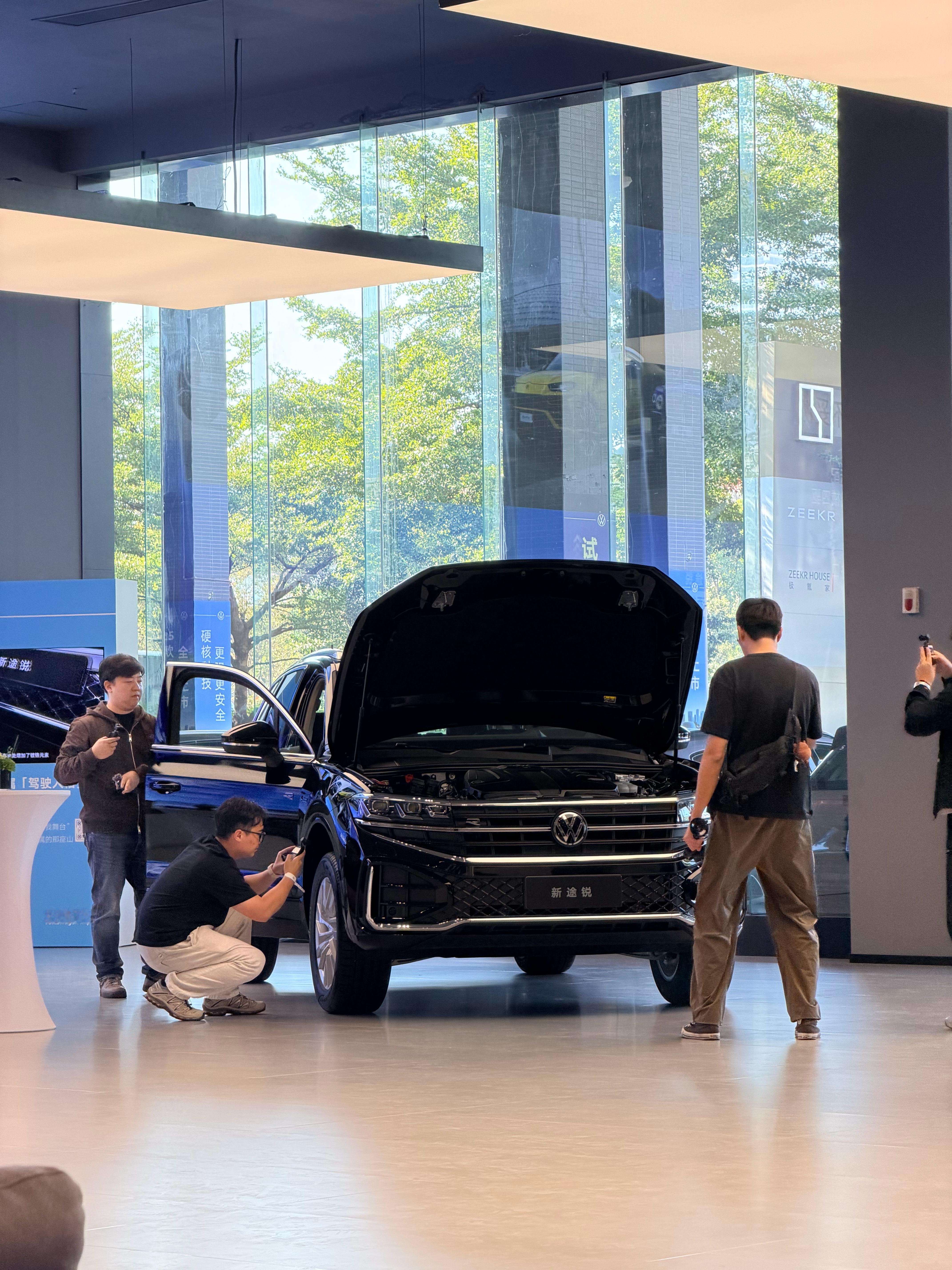 媒体老师一人一台pocket3不知道这次pocket4升级大不大想置换了