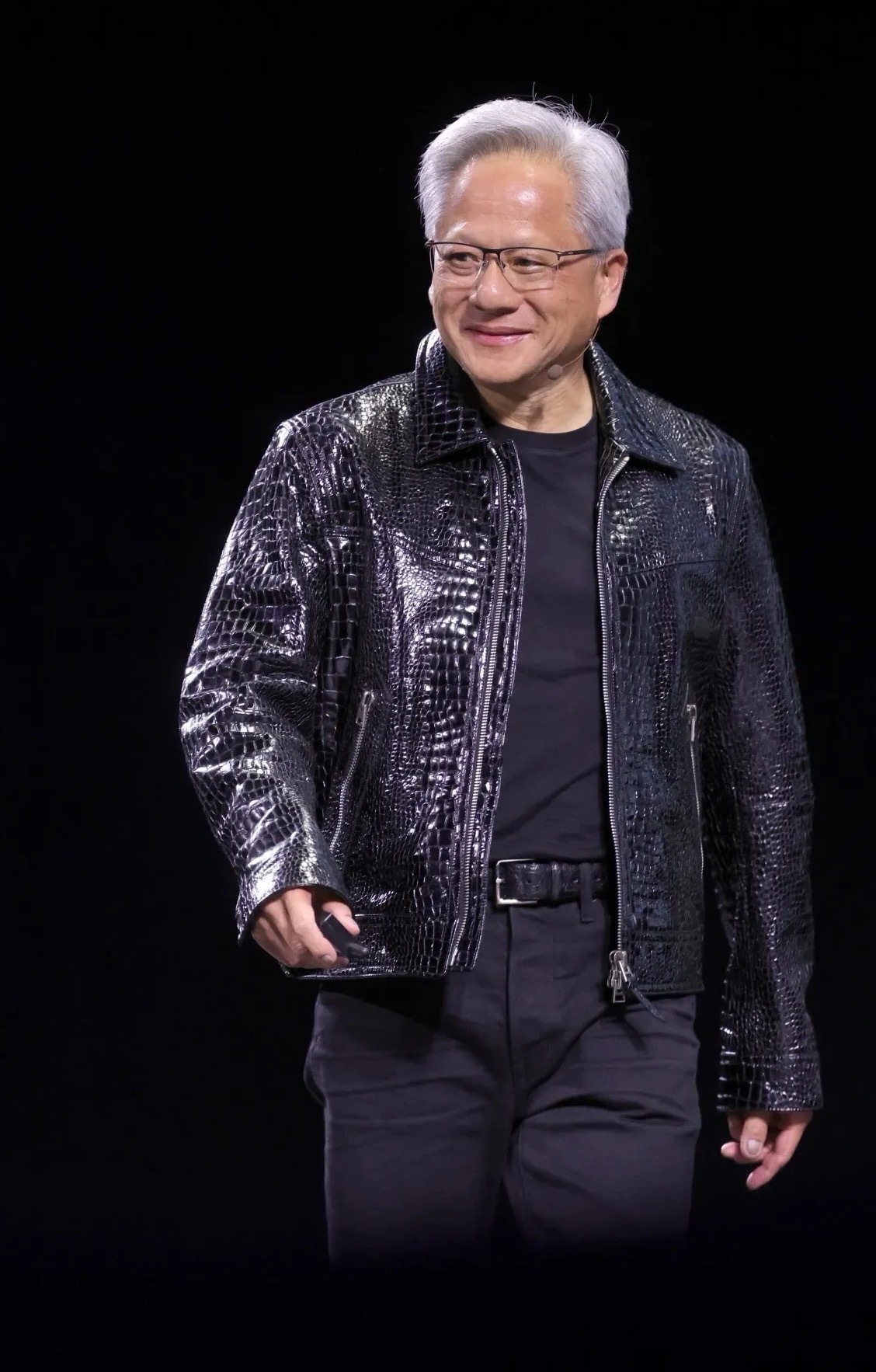 3. 黄仁勋直言低估中国那就太愚蠢了 这位芯片巨头CEO用现实打脸“技术封锁有效