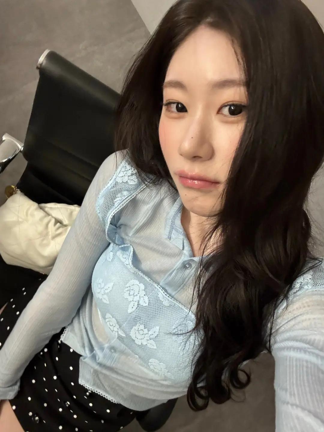 李彩领 INS更新🖤🩷 