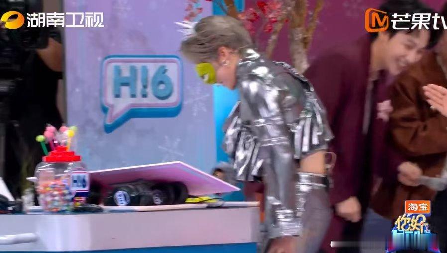 谁懂刘雨昕的倔强！大象鼻子转圈后晕到跑偏，却硬凹“有自己的节奏”，和全场画风格格