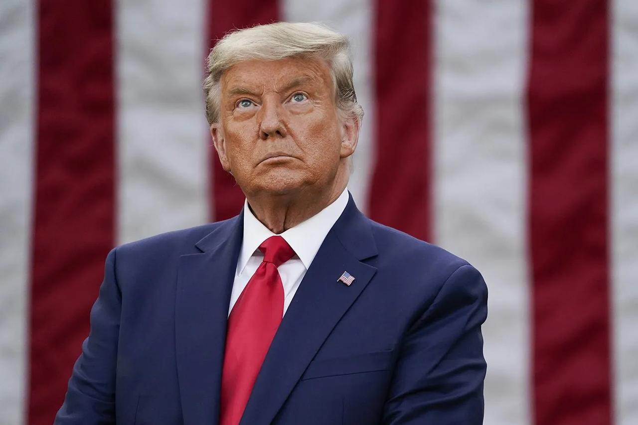 刚刚！美国最高法院推翻了科罗拉多州的裁决。所有九名法官都做出了裁决，特朗普将继续