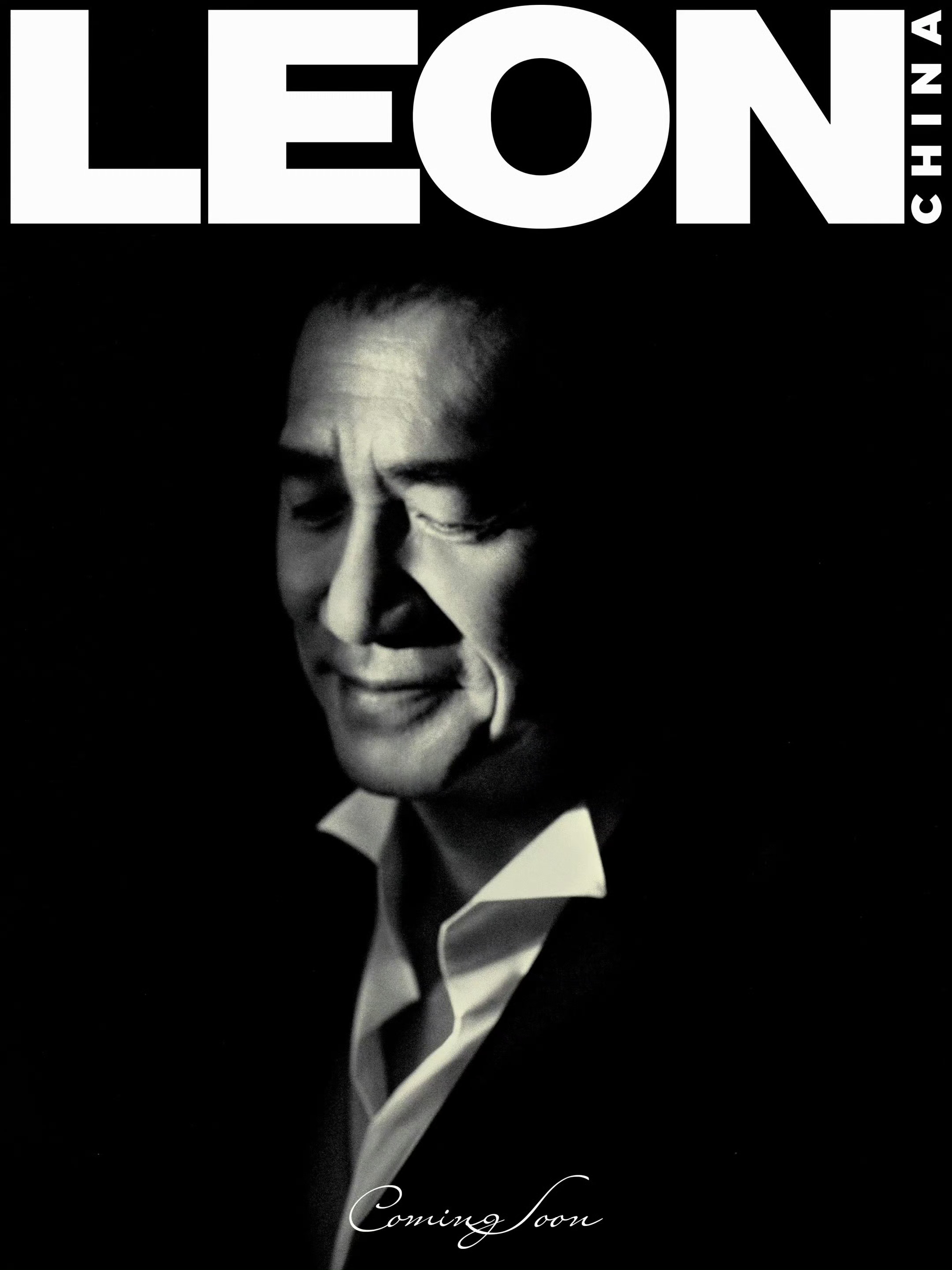 《LEON》金九月刊请到了梁朝伟坐镇，才创刊没多久。 月月都是重量级的人物。 摄