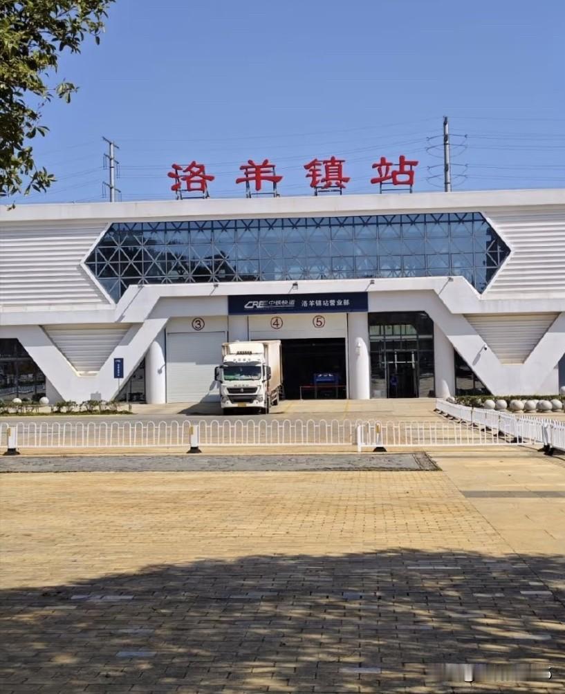 短暂的3万天人生路程上，充满了各种意外和无数次明天。

不幸总是悄摸摸到来，昆明