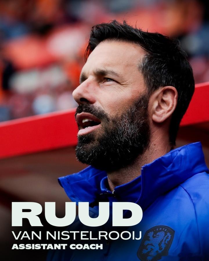 官方：49岁范尼出任荷兰队助教，辅佐科曼征战世界杯荷兰官方公告：鲁德·范尼斯特鲁