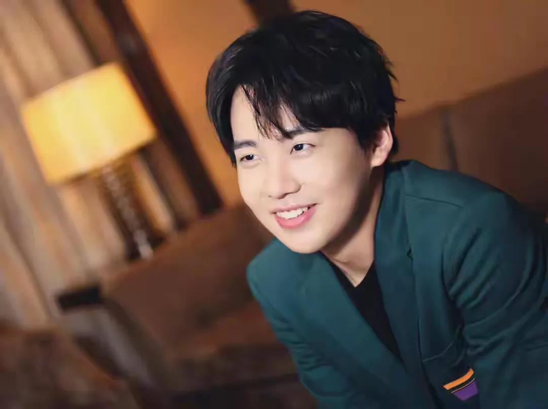 郭麒麟婉拒接班德云社，为母守护尊严

同为郭德纲之子，郭麒麟与郭汾阳待遇天差地别