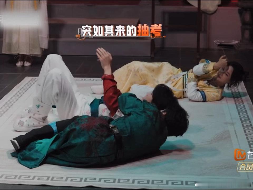 张真源完全不吃压力张真源智力极强胆子不详面对密室突如其来的抽考，张真源完全顶住压