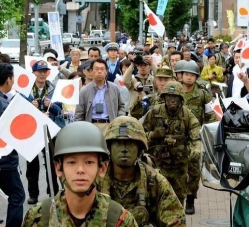 一位在日本生活的华人曾表示，日本现在之所以敢不断挑衅中国，是因为在他们看来，真打