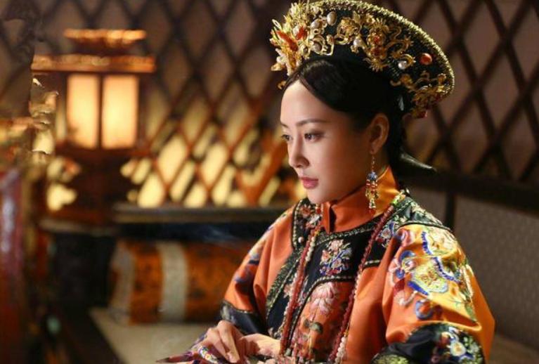 清朝的后宫嫔妃们，一天到晚什么工作都不做，却从来都不为生计发愁，她们的日常开销都