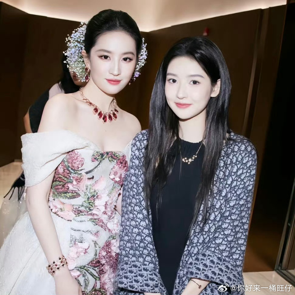 王玉雯 心理委员不用来了我有刘亦菲了 王玉雯追星刘亦菲也太真实了！早年就直言想和