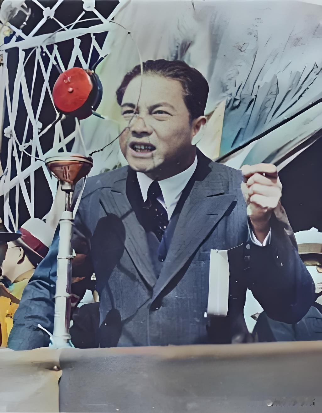 1939年5月，汪精卫叛国后，于上海寓所内模仿希特勒演讲风格，刻意模仿希特勒那种