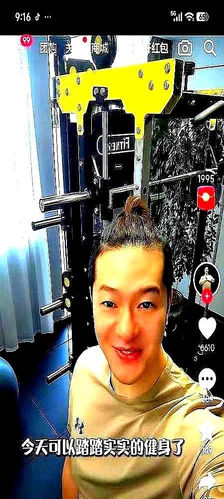 德云社春节发红包，辈分最高的老祖连夜扛着火车跑了。
 
谢师爷谢金不是不想给，是