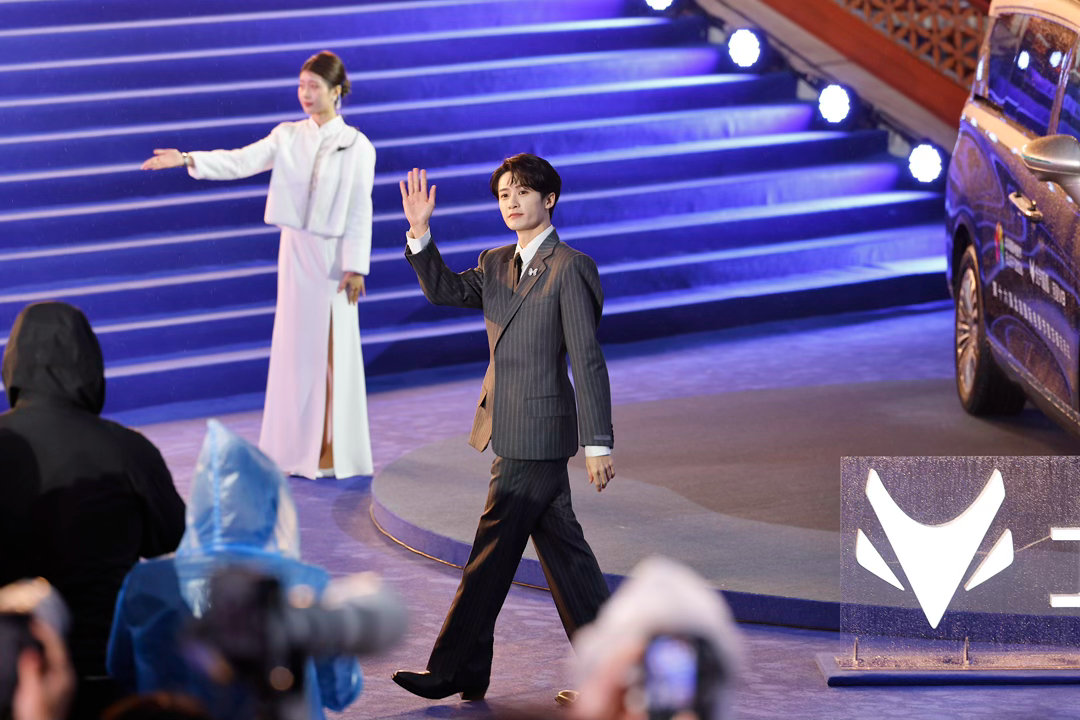 檀健次太会说了 他说关注艺人和关注电影可以共存，好电影和流量不矛盾。这话说得挺实